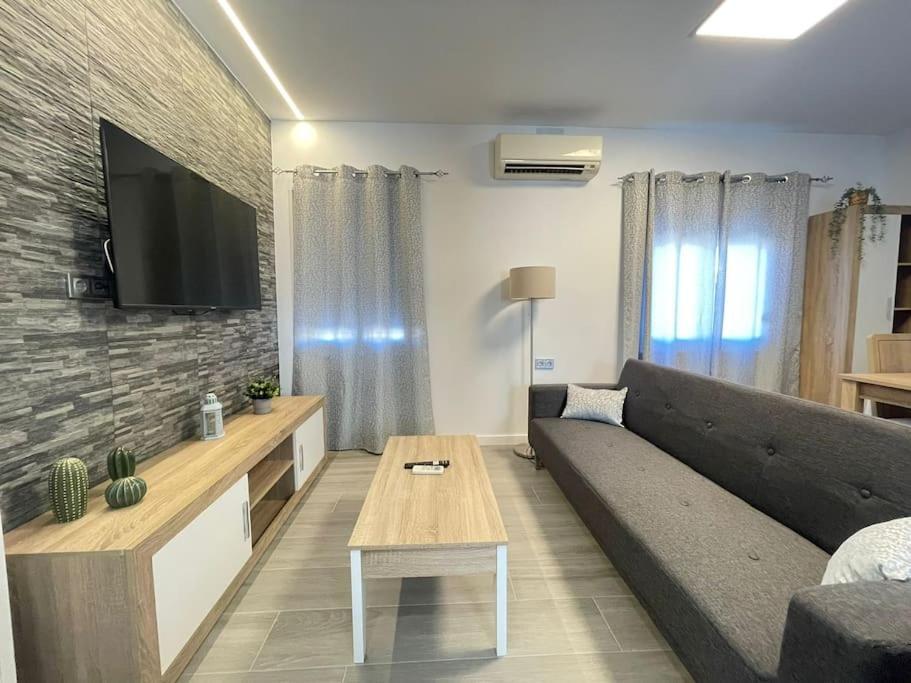 Family Flat Close To The Centre-v-estrell Leilighet *