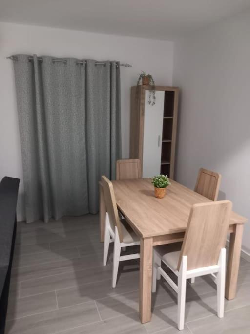 Family Flat Close To The Centre-v-estrell Leilighet *